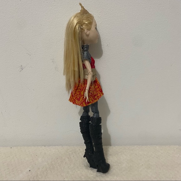 Monster High Ever After High Dragon Games Apple White Doll - Picture 5 of 8